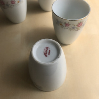コップ　磁器　4つセットの画像
