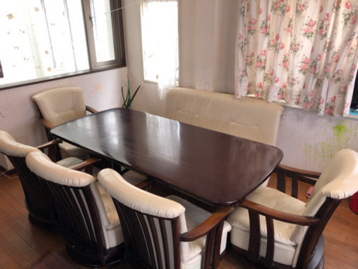 16万の高級感のあるテーブルです！セットで激安出品！チェア　ソファチェア　セット