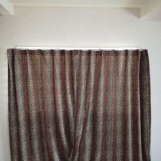ヒョウ柄カーテン
