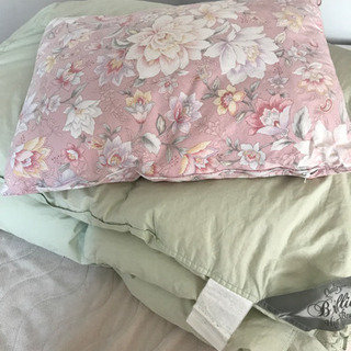 無料でさしあげます！寝具セット（枕、羽毛布団）