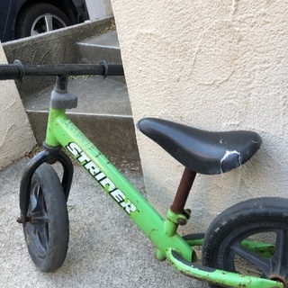 ストライダー黄緑