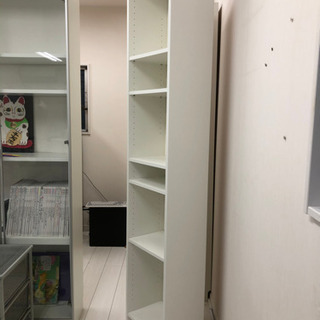 スリムな本棚の画像