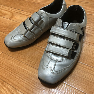 ダンスウィズドラゴン　スニーカー　23cm