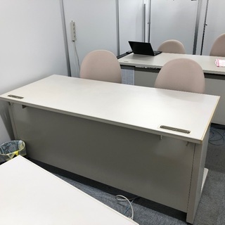 事務机、椅子