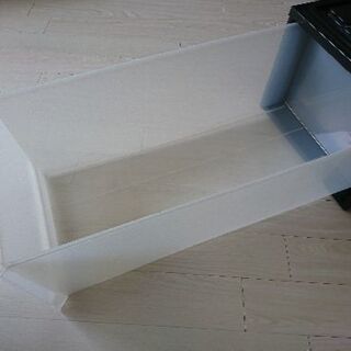 黒衣装ケースの画像