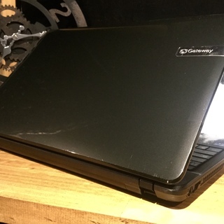 店頭にて売却済み。ご覧頂きありがとうございました。【一宮でWindows10搭載機！Gateway 15.6インチ Intel core i3 モバイルPC】一宮市のパソコン屋 Mr.Carnival（ミスカニ）です！パソコン修理・中古パソコンの販売、iPhone&iPad修理店【クレカ&PayPay&メルペイ使えます！】店頭在庫PCのご紹介です！受け渡しは店舗にて(^^)/【Gateway RAM4GB/HDD320GB】の画像