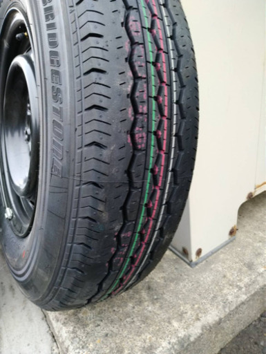 ハイエース新車外しタイヤ4本セット③（スチールホイール組）