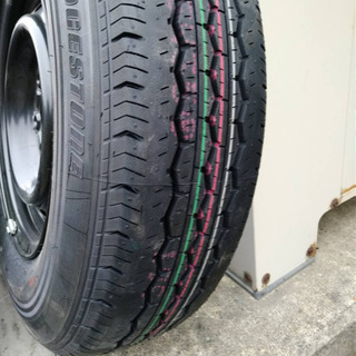 ハイエース新車外しタイヤ4本セット③（スチールホイール組）