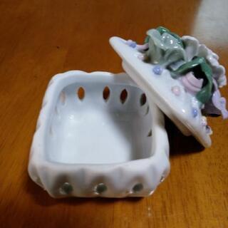 小物入れ　陶器の画像