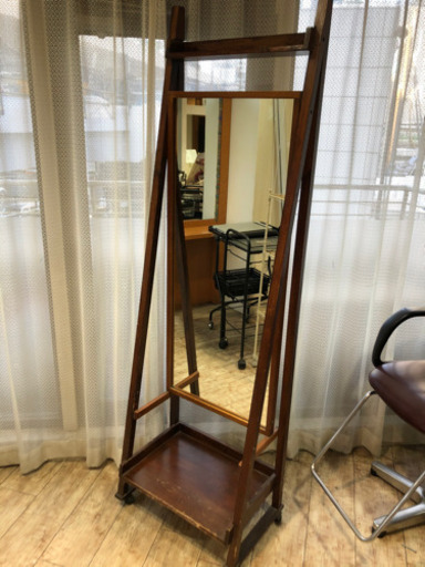 鏡（渋谷の美容室で使用していました）