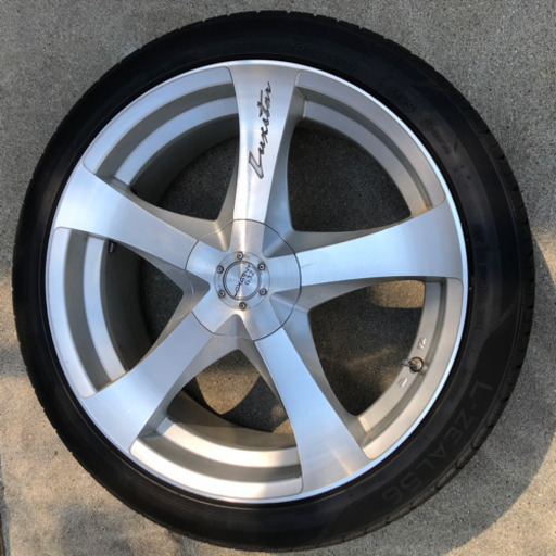 ロクサーニ　20インチ 245/40R20 アルファード　エルグランド　バリ山