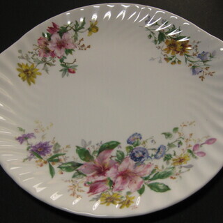 ロイヤルドルトン　飾り皿　箱付き　新品の画像