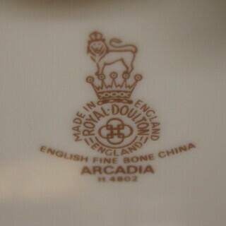 ロイヤルドルトン　飾り皿　箱付き　新品の画像