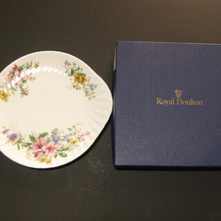 ロイヤルドルトン　飾り皿　箱付き　新品の画像