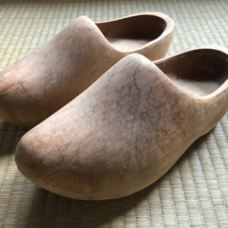 オランダの木靴職人が作った本物の木靴の画像