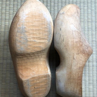 オランダの木靴職人が作った本物の木靴の画像