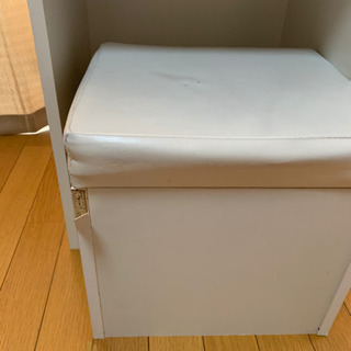 白のドレッサーの画像