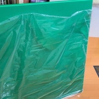 未使用！グリーンのプラスチックダンボール