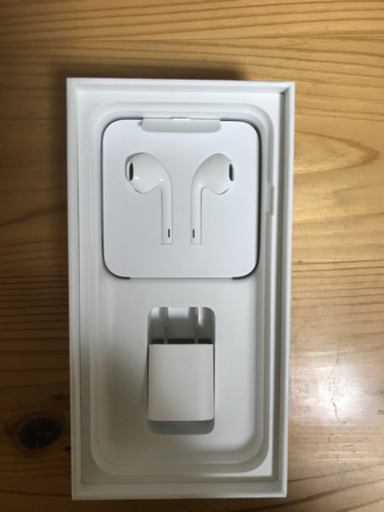 iPhoneイヤホン、充電器新品未使用(お譲り先決まりました)