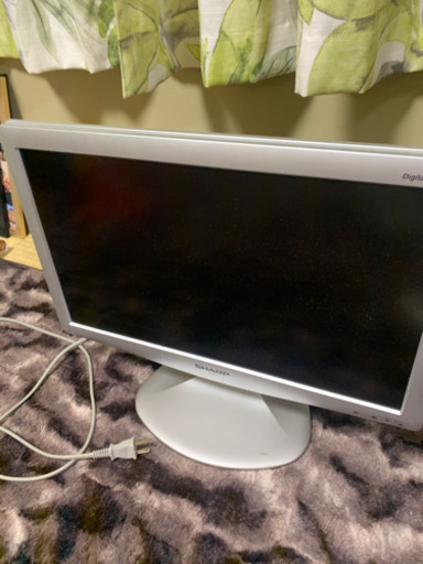 シャープ　09年製18型リモコンなし液晶テレビ