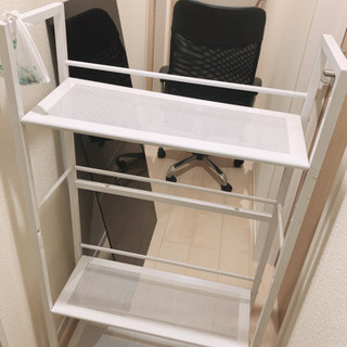 ワークデスクとイスのセットの画像