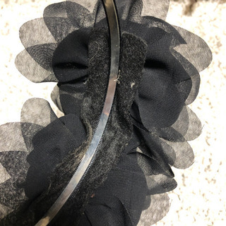 黒バラカチューシャの画像