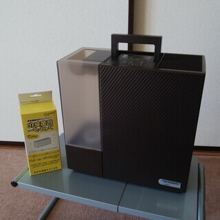 お部屋の乾燥対策に加湿器　（値下げしました）