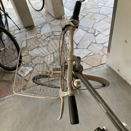 自転車　ママチャリ　シルバー