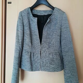 レディーススーツ　アンタイトル