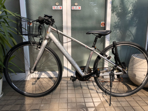 メリダ　クロスバイク　カゴ・鍵付き