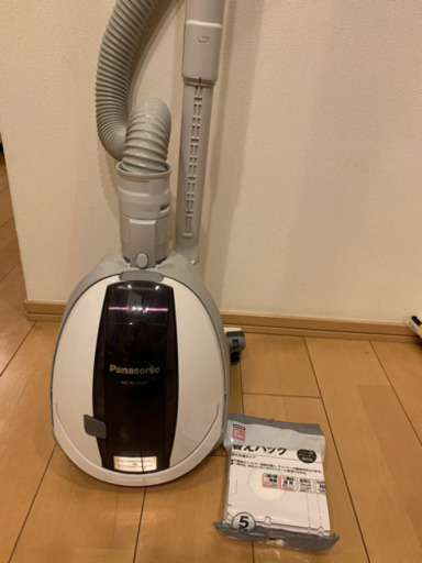 お値下げ！Panasonicの掃除機 白 未開封紙パック付き！
