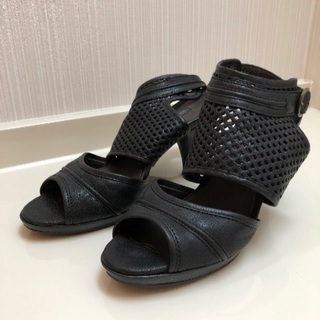 Rabokigoshi works 黒 サンダル 24 差し上げます