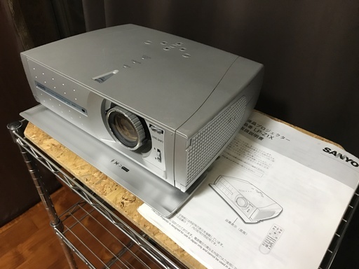 SANYO ホームユースプロジェクター LP-Z1X(S) 80インチスクリーンセット オマケあり