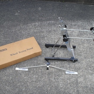 自転車用車輪振れ取り台（Wheel Truing Stand)）