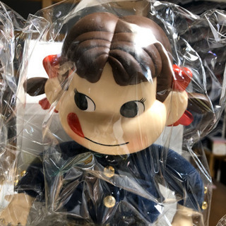 ペコちゃんのフィギュア2体の画像