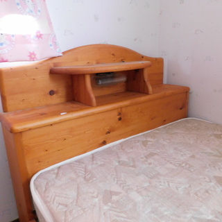 【受付終了】シングルベッド収納andライト付き