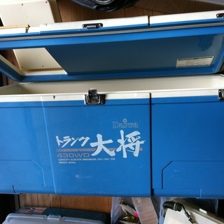 保冷剤付きダイワ釣り用大型クーラーボックス、４３Ｌサイズ