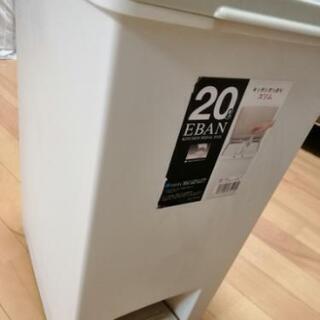 ペダル付きプラスチック製ダストボックスの画像