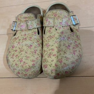 ビルケンの姉妹ブランドのFootprintsのサンダルです！