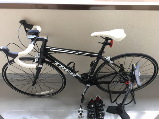 トレック　ロードバイク　シューズ、サクイルメーターなど付属品あり！