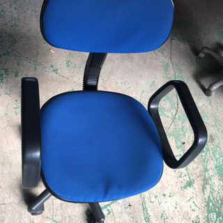 デスク用の椅子。中古。キャスター付き