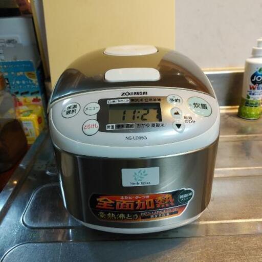 象印マイコン炊飯ジャー　3合炊き　2011年製