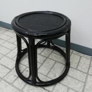 籐?木製のスツール