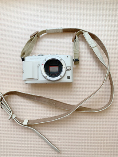 OLYMPUS ミラーレス一眼 PEN Lite E-PL6 本体のみ