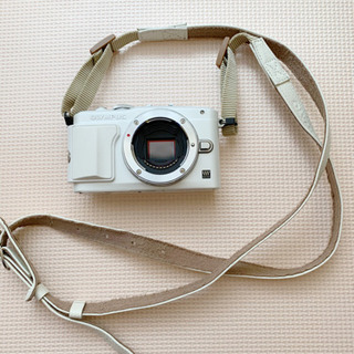 OLYMPUS ミラーレス一眼 PEN Lite E-PL6 本体のみ