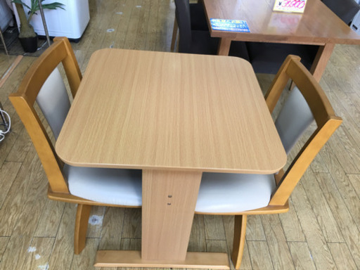 極美品 ニトリ ダイニング3点セット 回転チェア