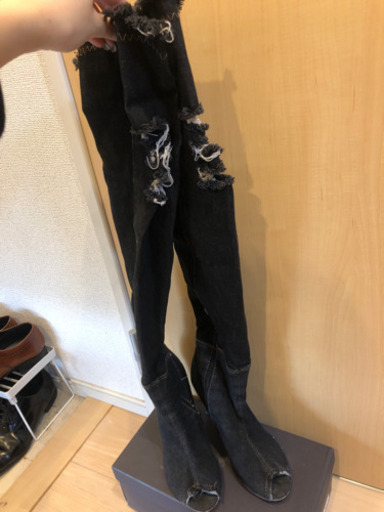 個性的！サンダルブーツ？