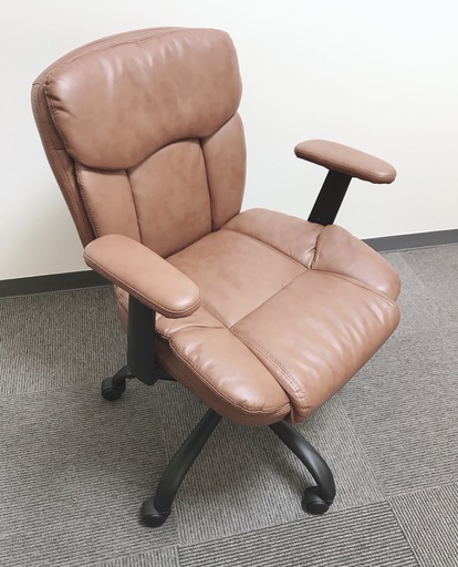 オフィスチェア レザー 肘付き  幅680×奥行715×高さ830～920mm 【ブラウン】
