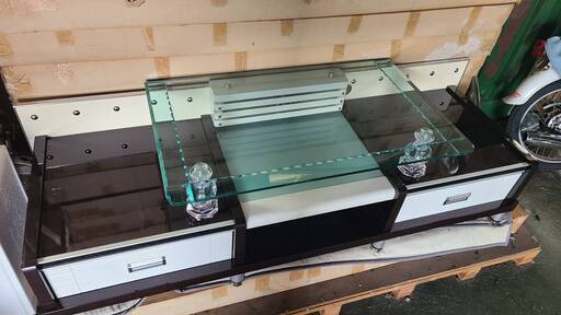 超高級強化ガラステレビ台（新品）　輸入家具　訳アリで大安売り！