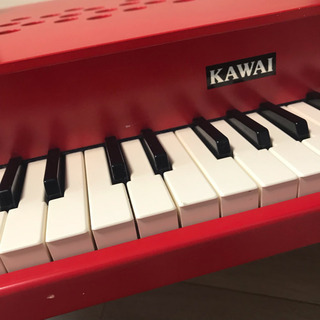 KAWAIミニピアノ（赤）の画像